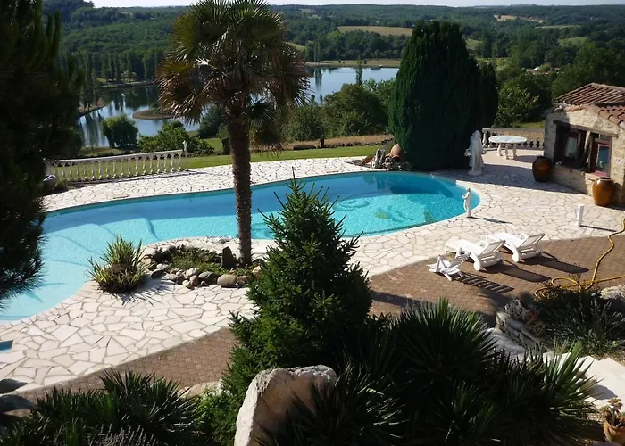 Maison Avec Piscine - Vue Exceptionnelle - Parisot Hébergement de vacances